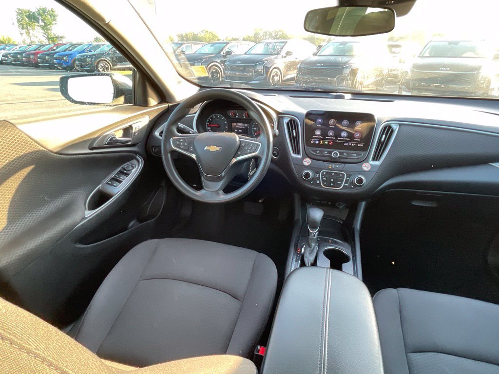 Used 2024 Chevrolet Malibu LT FWD image 21