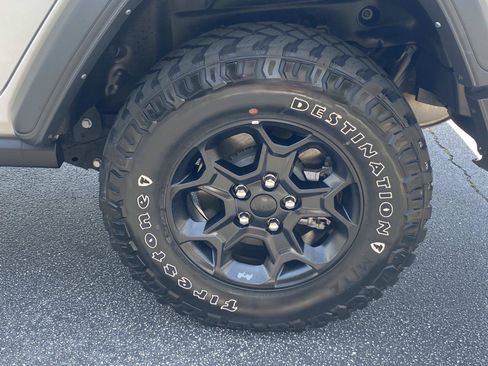 Used 2023 Jeep Wrangler Unlimited w/ Sun & Screen Package AWD/4WD image 17