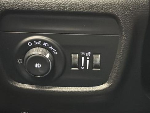 Used 2022 Jeep Grand Cherokee Limited AWD/4WD image 23