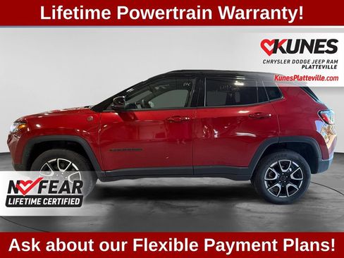 Used 2025 Jeep Compass Trailhawk AWD/4WD image 5