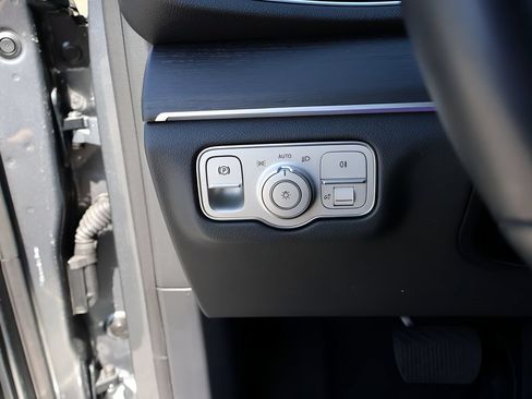 Certified 2025 Mercedes-Benz GLE 350 4MATIC image 37