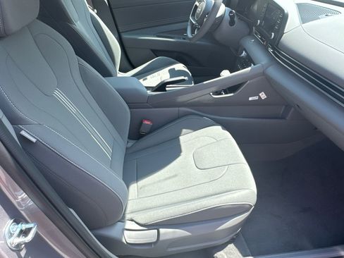 Used 2025 Hyundai Elantra Sport image 13