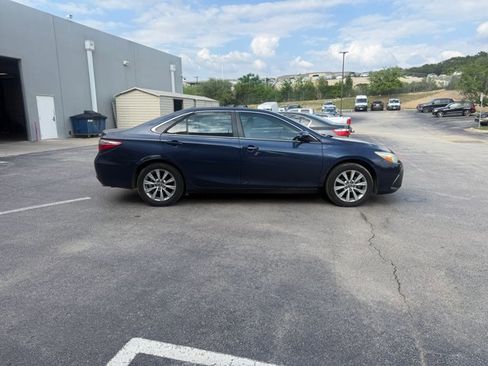 Used 2015 Toyota Camry XLE w/ Moonroof Package image 4