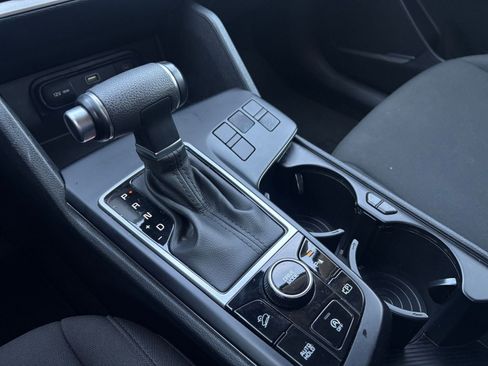 Used 2025 Kia Sportage LX image 40