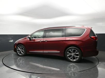 Used 2019 Chrysler Pacifica Limited w/ Tire & Wheel Group
