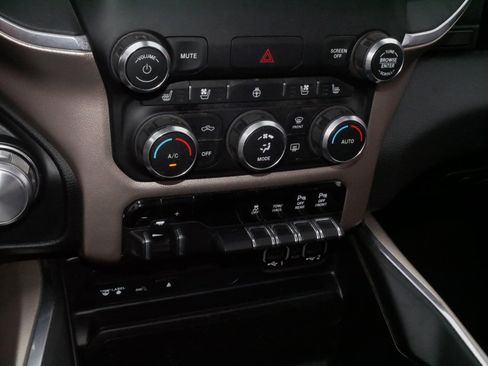 Used 2019 RAM 1500 Laramie AWD/4WD image 23