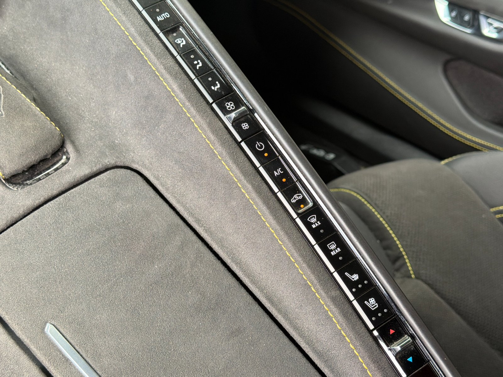 Used 2020 Chevrolet Corvette Stingray Premium Cpe w/ 3LT Preferred Equipment Group RWD image 20