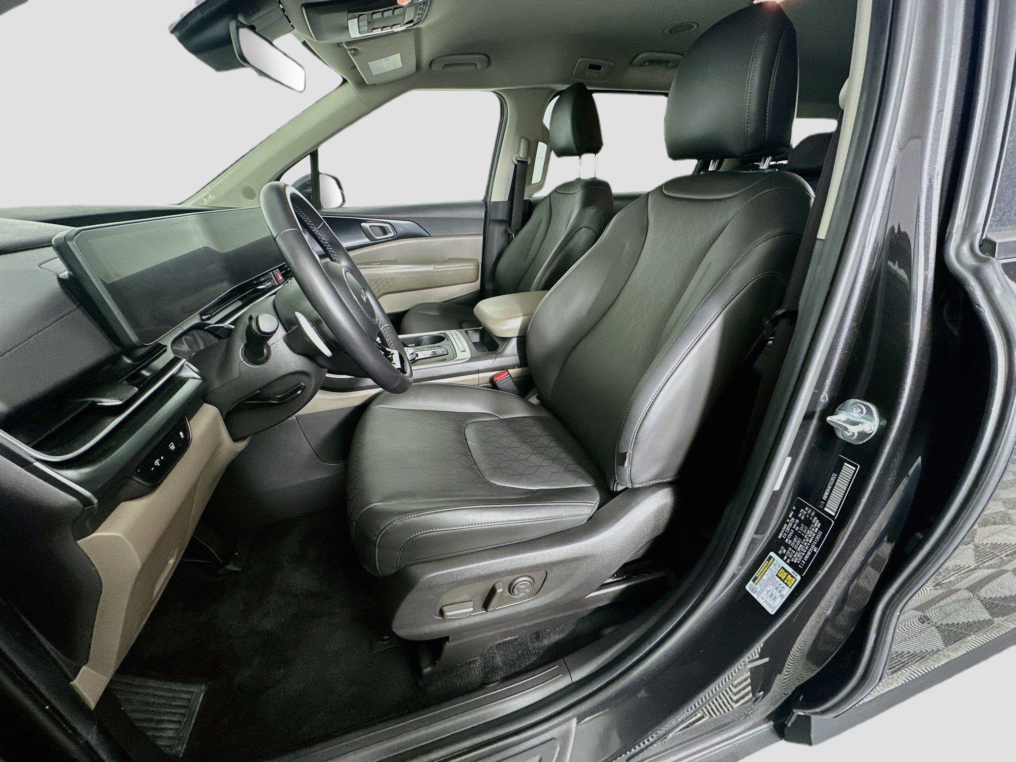 Used 2026 Kia Carnival LXS FWD image 13