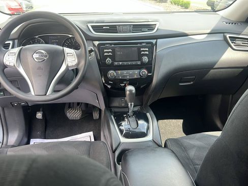 Used 2016 Nissan Rogue SV FWD image 14