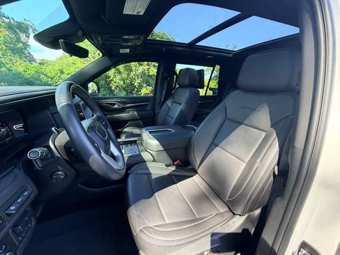 Used 2024 GMC Yukon Denali w/ Advanced Technology Package AWD/4WD image 13