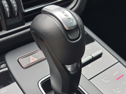 Certified 2025 Porsche Macan Turbo AWD/4WD image 34