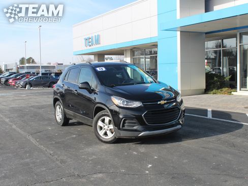 Used 2019 Chevrolet Trax LT w/ LT Convenience Package image 2