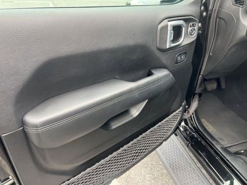 Used 2021 Jeep Wrangler Unlimited Sahara image 21