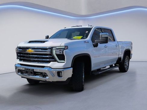 Used 2026 Chevrolet Silverado 2500 LTZ w/ LTZ Premium Package image 11