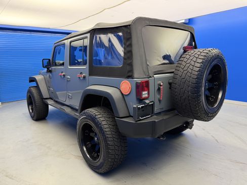 Used 2015 Jeep Wrangler Unlimited Sport w/ Connectivity Group AWD/4WD image 5