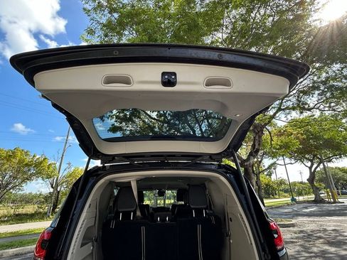 Certified 2024 Chrysler Pacifica Touring-L FWD image 39