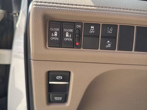 Used 2018 Honda Odyssey EX image 10