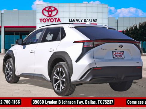 Used 2023 Toyota bZ4X XLE w/ Weather Package image 9