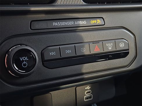 New 2025 Ford Maverick XLT w/ XLT Luxury Package image 17