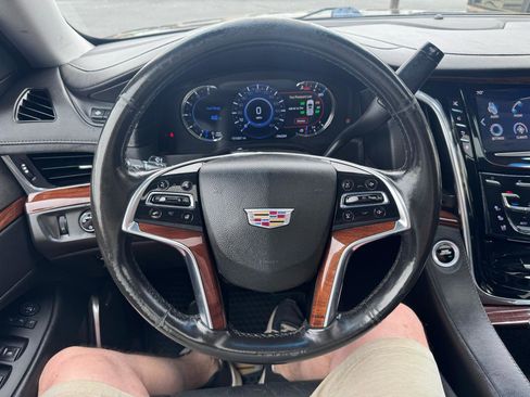 Used 2016 Cadillac Escalade Premium image 17