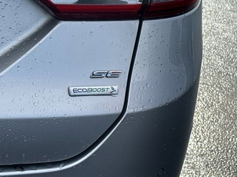 Used 2017 Ford Fusion SE w/ Fusion SE Technology Package image 9