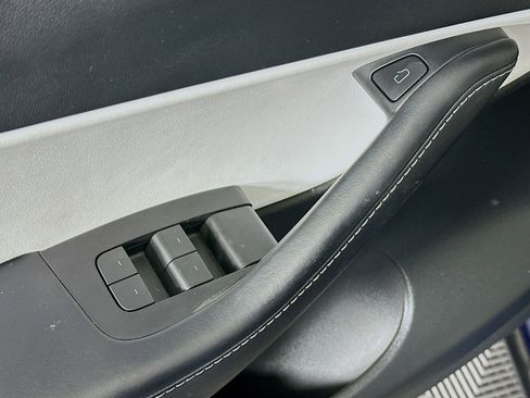 Used 2022 Tesla Model Y Performance image 15