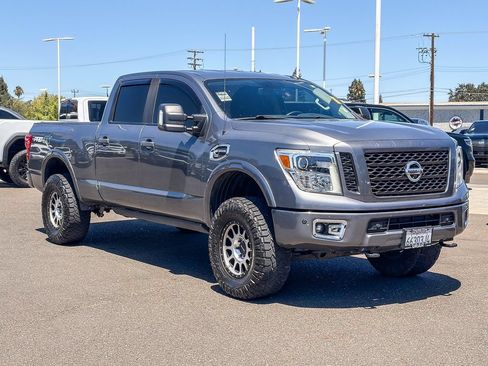 Used 2019 Nissan Titan PRO-4X w/ Pro-4x Convenience Package AWD/4WD image 5