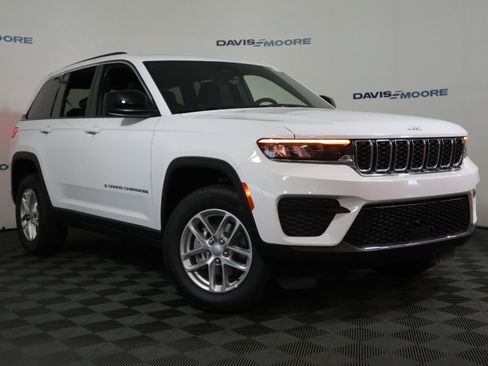 New 2026 Jeep Grand Cherokee Laredo AWD/4WD image 2