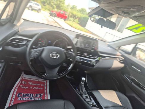 Used 2021 Toyota C-HR Limited FWD image 7