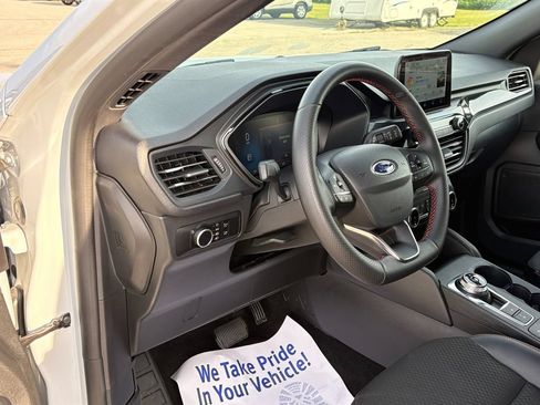Used 2025 Ford Escape ST-Line AWD/4WD image 18