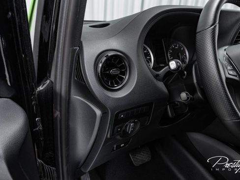 Used 2022 Mercedes-Benz Metris image 27