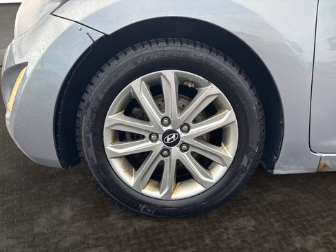Used 2015 Hyundai Elantra SE w/ Option Group 02 FWD image 9
