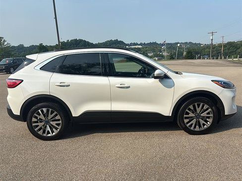 Certified 2022 Ford Escape Titanium AWD/4WD image 5
