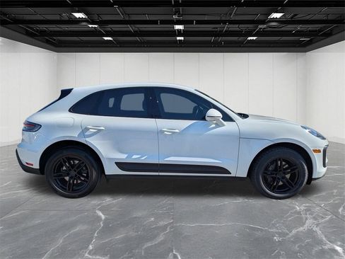 Used 2022 Porsche Macan image 9