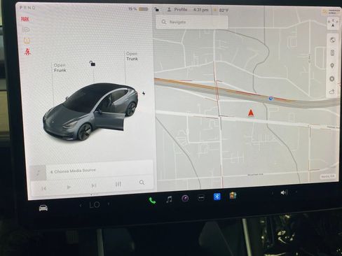 Used 2018 Tesla Model 3 Mid Range image 15