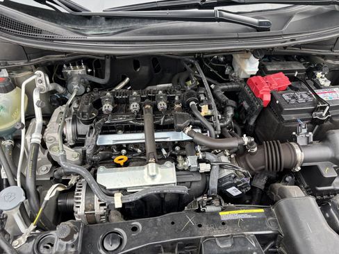 Used 2025 Nissan Versa SV FWD image 30