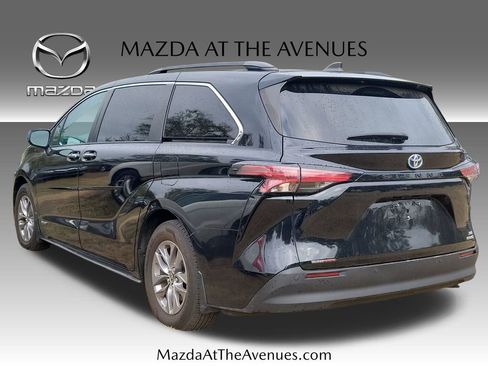 Used 2021 Toyota Sienna XLE w/ XLE Plus Package image 19