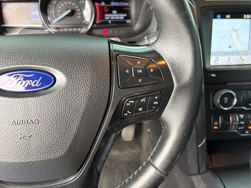 Used 2017 Ford Explorer XLT w/ Equipment Group 202A AWD/4WD image 16