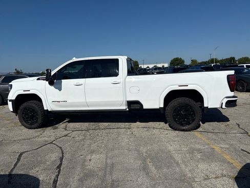Used 2024 GMC Sierra 2500 AT4 w/ AT4 Premium Plus Package AWD/4WD image 9