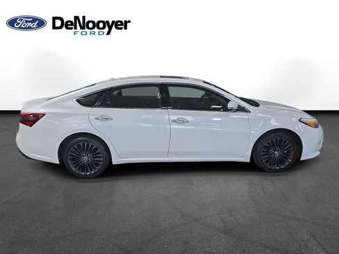 Used 2018 Toyota Avalon Touring w/ Carpet Mat Package FWD image 4