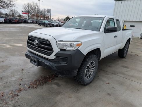 Used 2016 Toyota Tacoma SR image 20