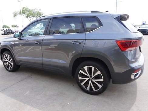 Used 2024 Volkswagen Taos SE FWD image 4
