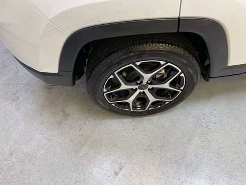 Used 2025 Jeep Compass Limited AWD/4WD image 13