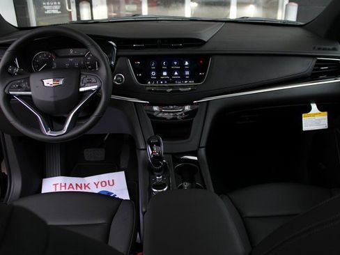 New 2025 Cadillac XT6 Luxury image 36