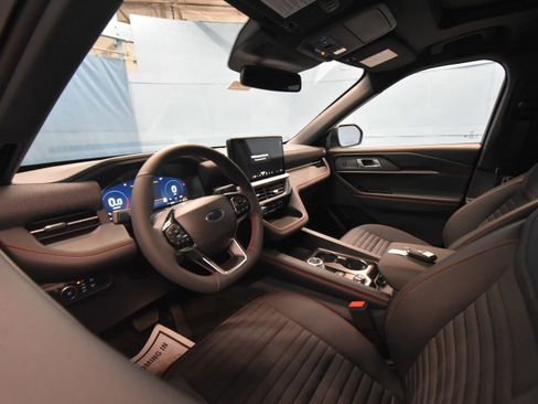 New 2026 Ford Explorer ST-Line AWD/4WD image 2