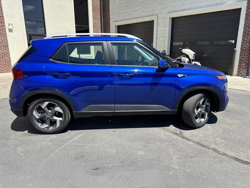 Used 2022 Hyundai Venue Limited FWD image 8