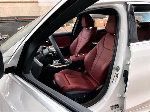 Used 2025 BMW 330i Sedan w/ Convenience Package image 28