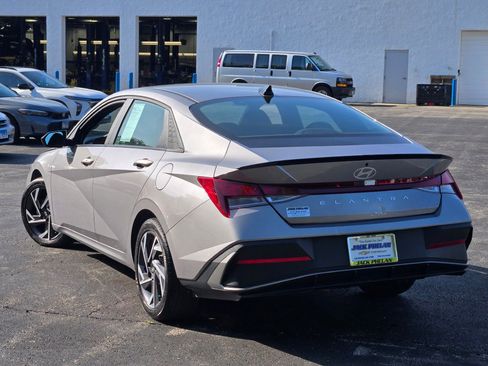Used 2025 Hyundai Elantra Sport FWD image 13