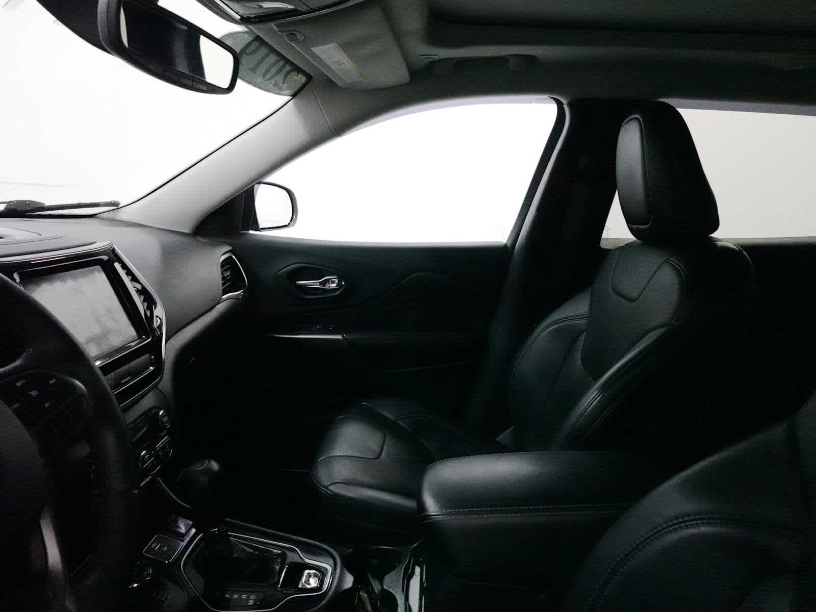 Used 2019 Jeep Cherokee Limited AWD/4WD image 13
