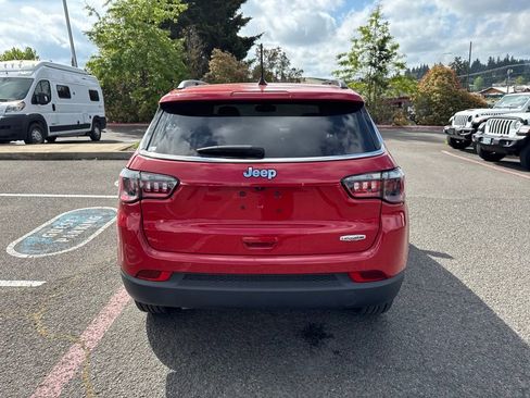 Used 2023 Jeep Compass Latitude w/ Sun and Sound Group AWD/4WD image 7
